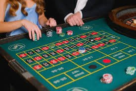Lightning Roulette live table with dealer and roulette wheel showing lightning symbols on selected numbers